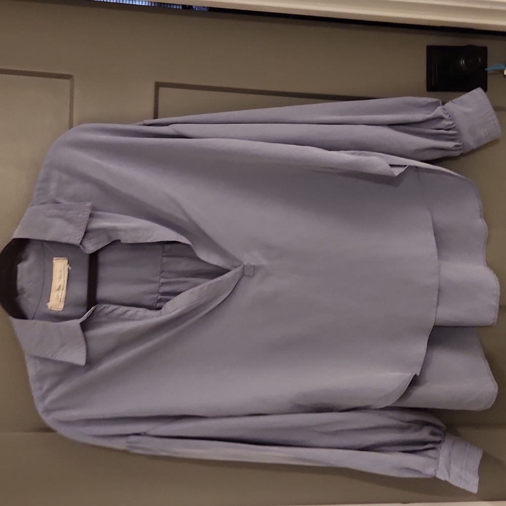 WE THE FREE Ladies Blouse . BEAUTIFUL DUSTY BLUE